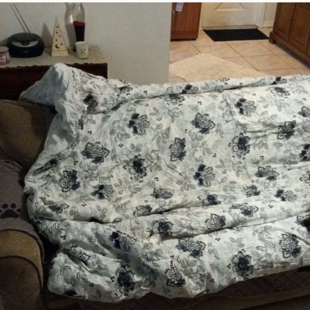 Queen Floral Comforter Set - Picture 10 of 10